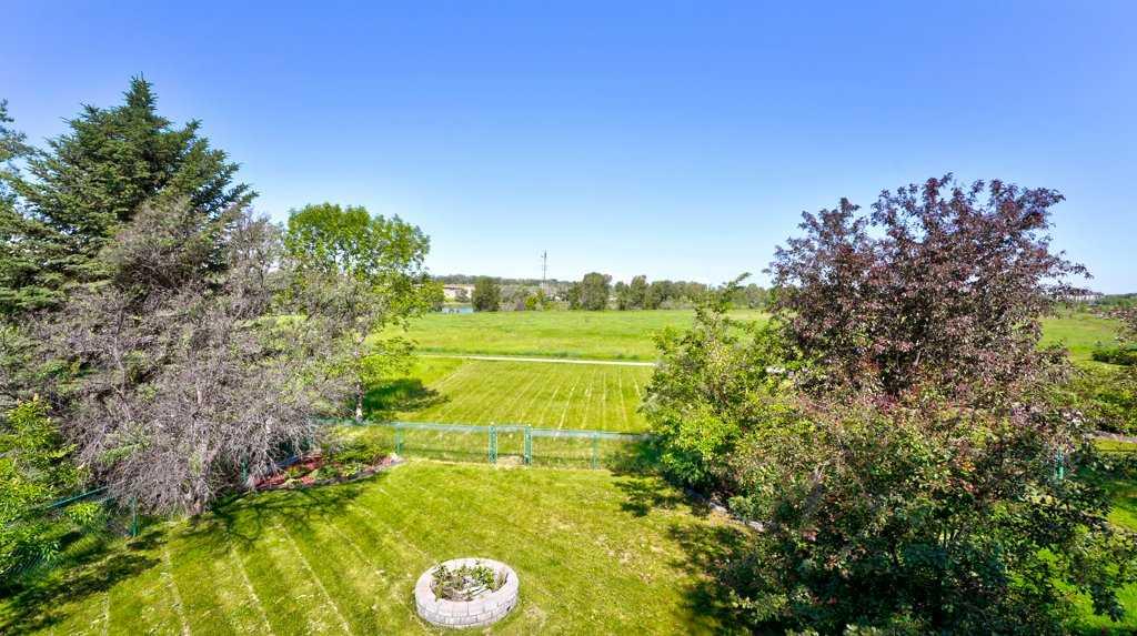 537 Douglas Glen Point SE photo 5