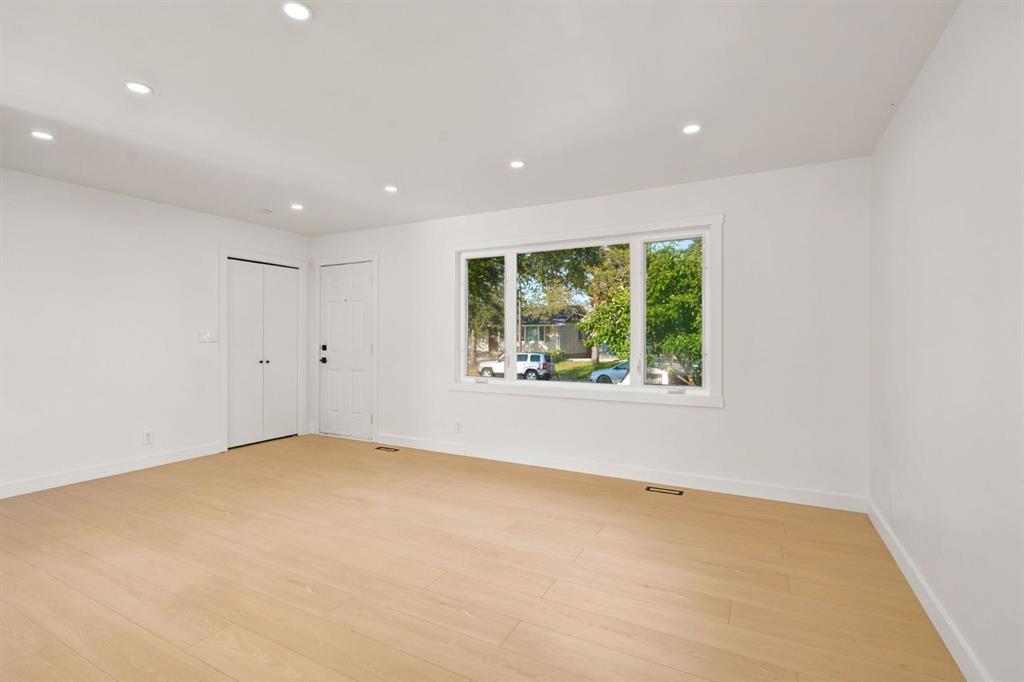 19 Mardale Crescent NE photo 3