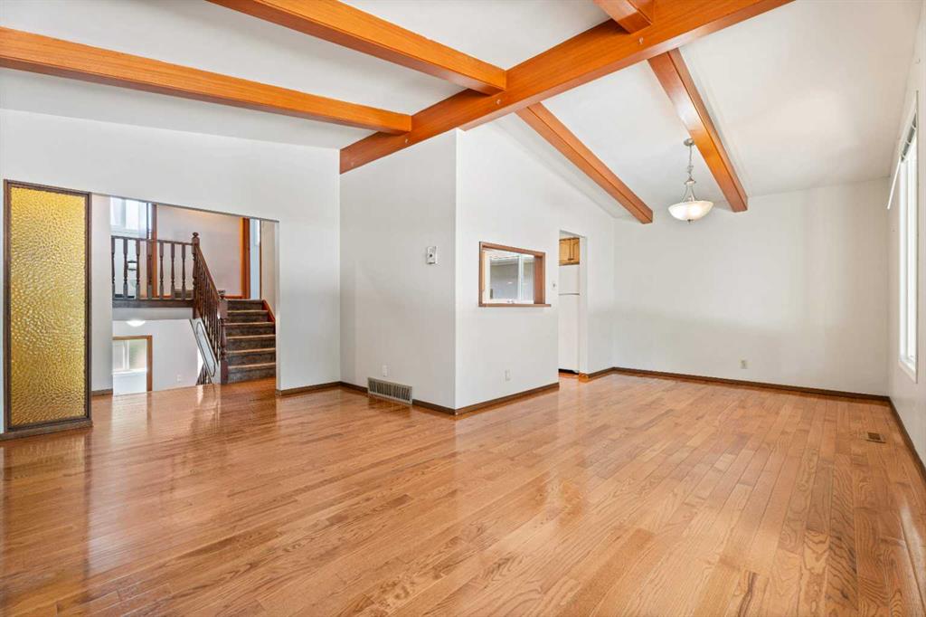 77 Winslow Crescent SW photo 5