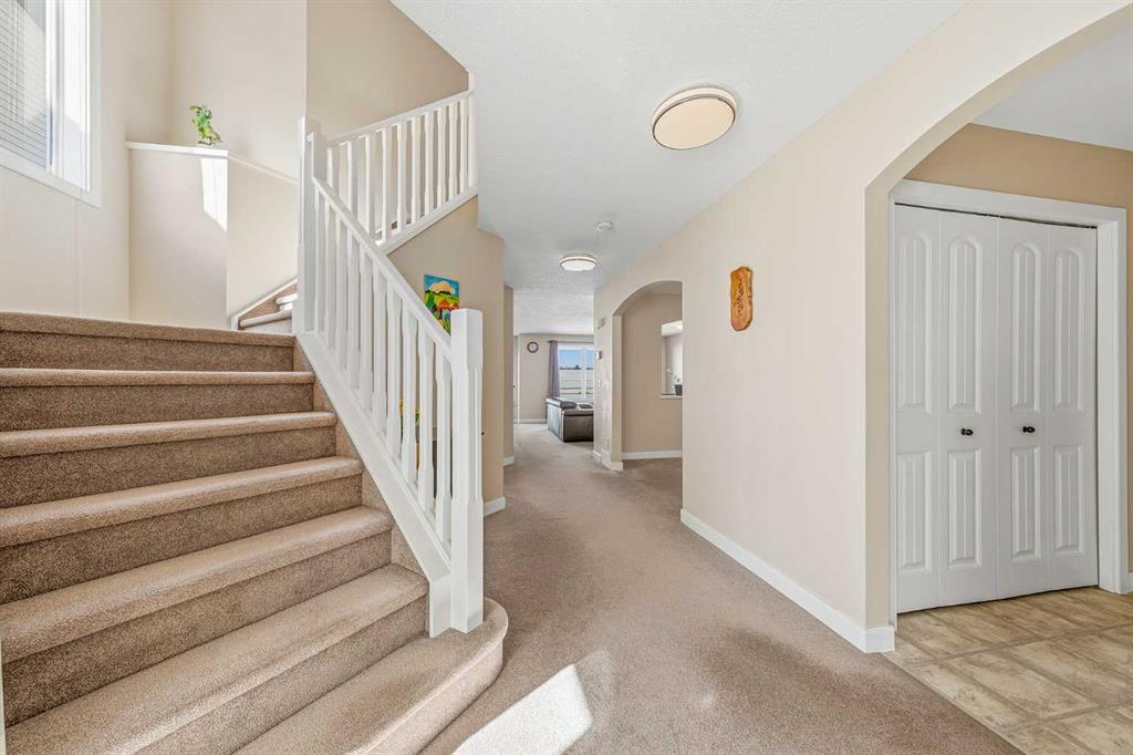 91 Bridlecrest Street SW photo 2