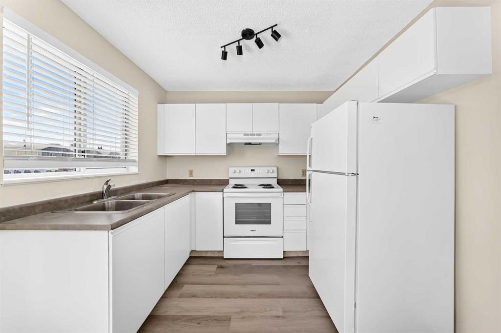 35 Martindale Court NE photo 3