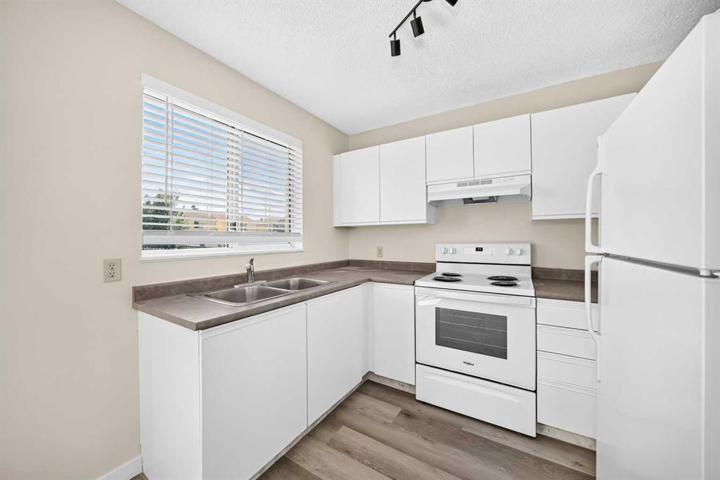 35 Martindale Court NE photo 4