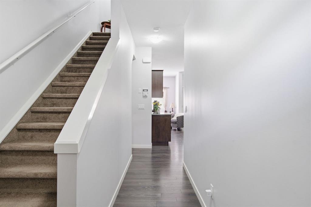 126 Copperpond Landing SE photo 2