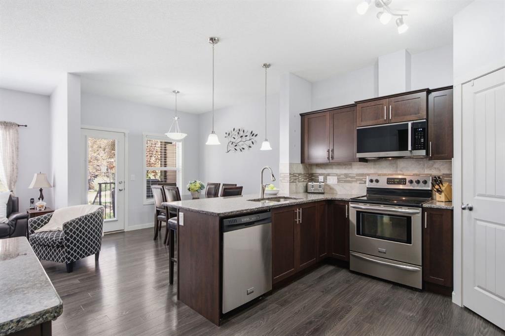 126 Copperpond Landing SE photo 3