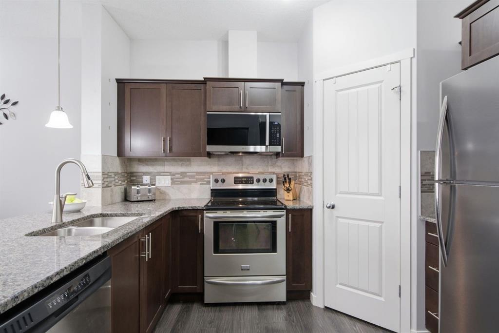 126 Copperpond Landing SE photo 5