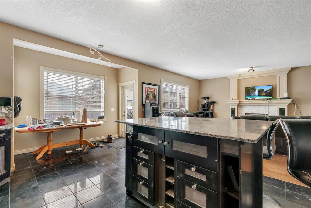 35 Cranleigh Drive SE photo 2