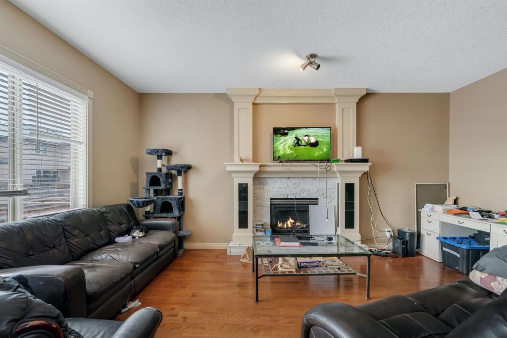 35 Cranleigh Drive SE photo 3