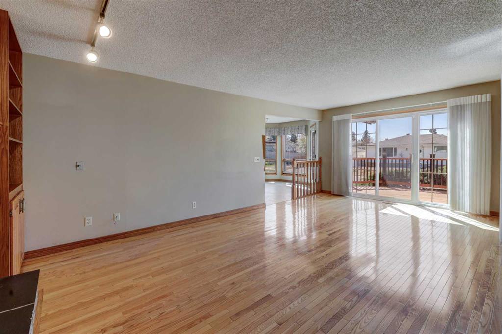 2328 Munro Drive NE photo 5