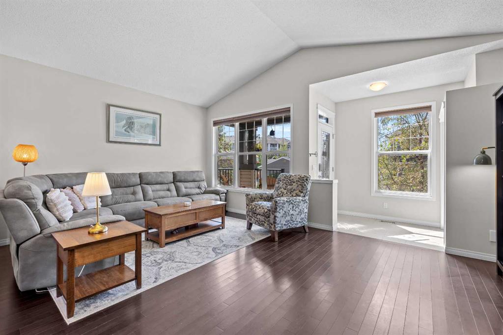 70 Auburn Crest Green SE photo 3