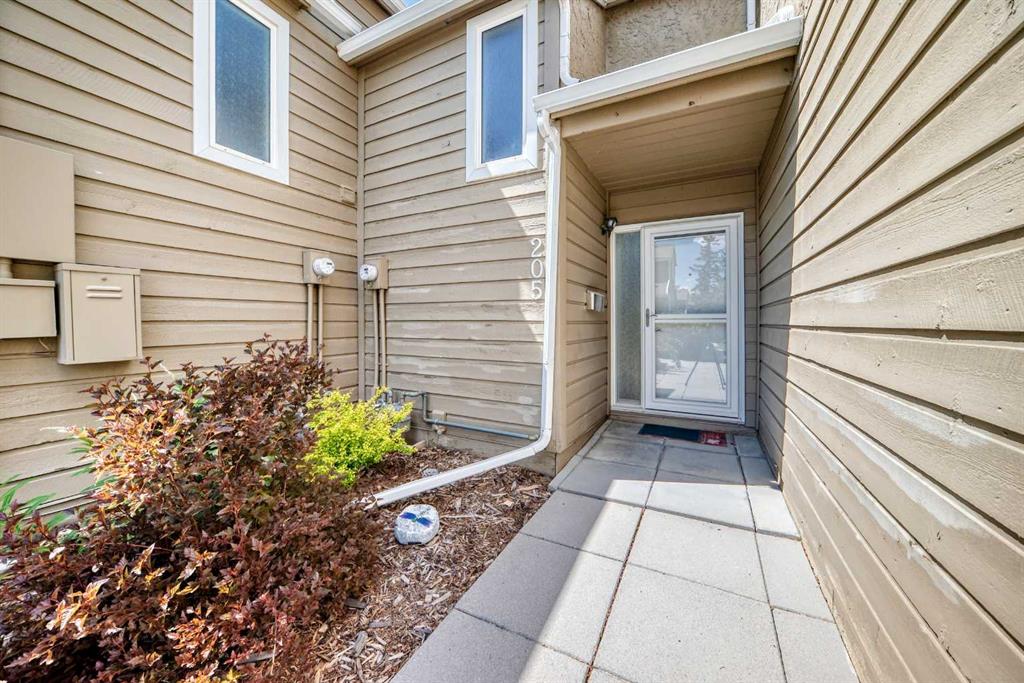829 Coach Bluff Crescent SW #205