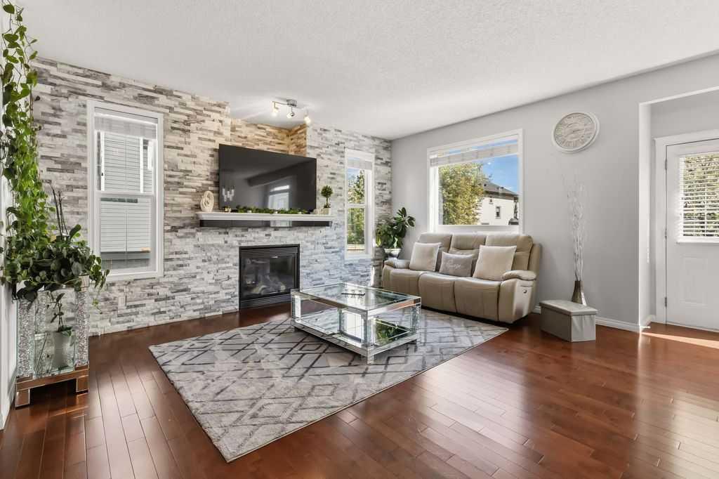156 Silverado Range Close SW photo 5